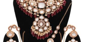 Marvelous Glorious Bridal Kundan Gold Plated Dulhan Semi Bridal Set for Women.