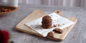 Mango Wood Chopping Board with Elegant Handle