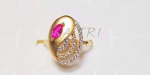 Ladies Modern Gold Ring