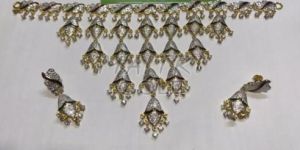 Ladies Stylish Traditional Gold Necklace Set