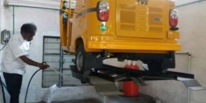 Maruti Three Wheeler Washing Lift with Y Type Platform