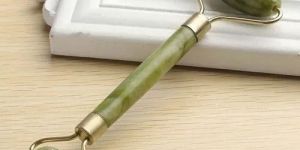 Stone Green Jade Face Roller
