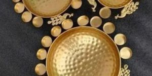 Round Peacock Metal Urli