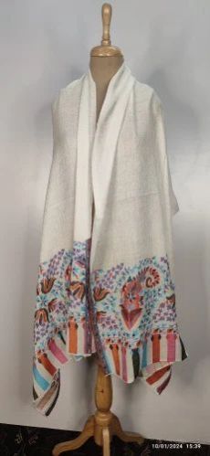 Ladies Casual Wear Woolen Shawl