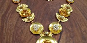 Antique Gold Necklaces