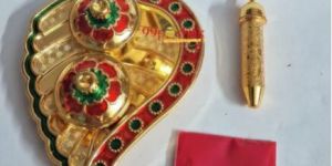 Holi Leaf Shape Plate with Gulal Pichkari