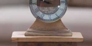 Elegance Mini Table Watch