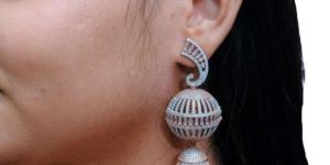 ROSE GOLD HANGING EARRING FOR WOMAN