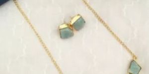 Vihana Five Raw Stone Chain Pendant Set