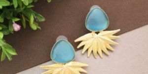 Zigyasa Golden Textured Pine Stud Earring