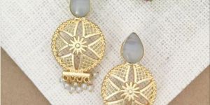 Zinal Round Golden Earring