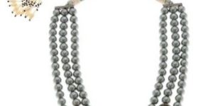 Pearl and Kundan Woman Contemporary Necklace Set