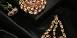 Surkh Kundan Woman Earrings