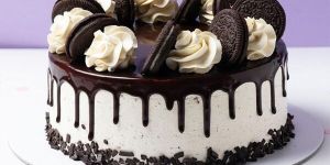 Oreo Decorated Chocolate Cake