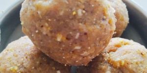 Handmade Sonth Laddu