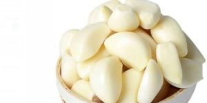 Fresh White Peeled Garlics