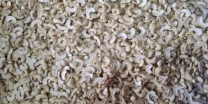 W320 Split Cashew Nuts