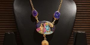 Ladies Dual Face Artistic Pendant Necklace