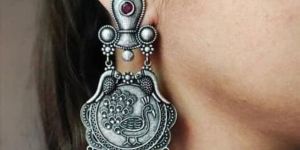 Ladies Silver Peacock Dome Earpiece