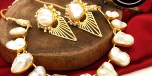 Ladies White Pearl Geometric Jewelry Set