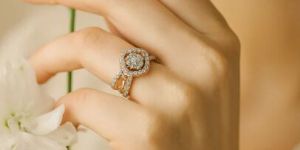 Stylish Criss-Cross Diamond Ring