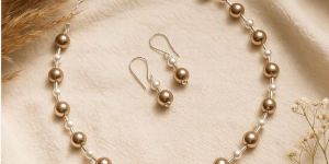 Champagne Glow: Handcrafted Pearl Necklace