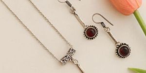 Wine Drop: Simple Pendant and Earring Set