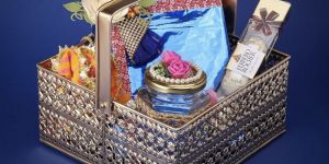 Decorative Golden Gift Hamper Basket with Handle