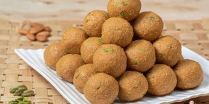 1 Kg Roasted Besan Laddu