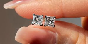 Ladies Classic Diamond Stud Earrings