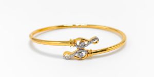 22KT New Design Gold Flexi Kada Stone