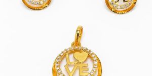 22KT New Design Gold Pendant Set Stone