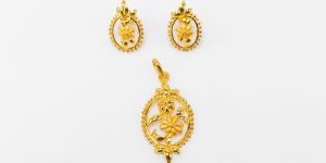 22KT New Deaign Gold Pendant Set Plain