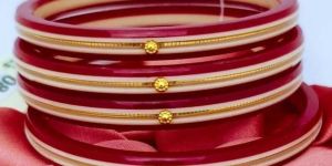 Maroon Stone Stubed Bangle
