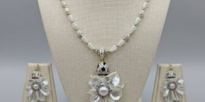 Artificial Pearl Blossom Statement Necklace Set