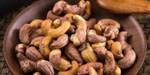 Salted Roasted Cashew Nuts with Skin