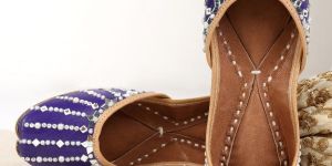 Kyra Purple Jutti Mojari