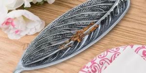 Decorative Polyresin Leaf Showpiece