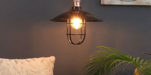 VINTAGE INDUSTRIAL METAL SINGLE HANGING LIGHT