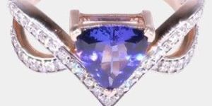Vivid Violet Trilliant Shaped 1.30 Carats Women Tanzanite Ring