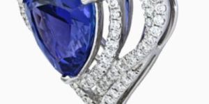 Vivid Violet Trilliant Shaped 3.83 Carats Women Tanzanite Pendant