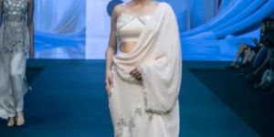 Women Glisten Saree Set