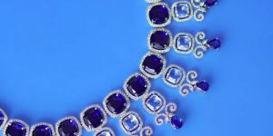 Artificial Cushion Necklace Set