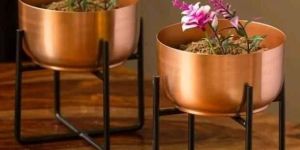 IRON PLANTER WITH STAND