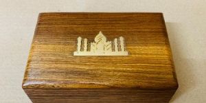 wooden handicraft jewelry box
