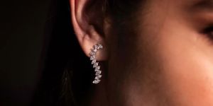 Women LUNA CURVE EARRINGS