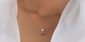 Women PLAYFUL PETAL PENDANT