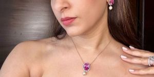 Women REGAL RADIANCE EARRING