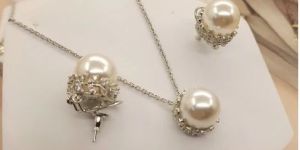 Cz & Pearl Blended Ladies Pendant Set with Chain