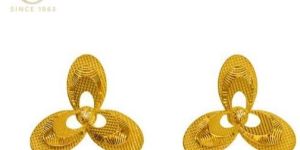 Chic Trillium Ladies Gold Studs